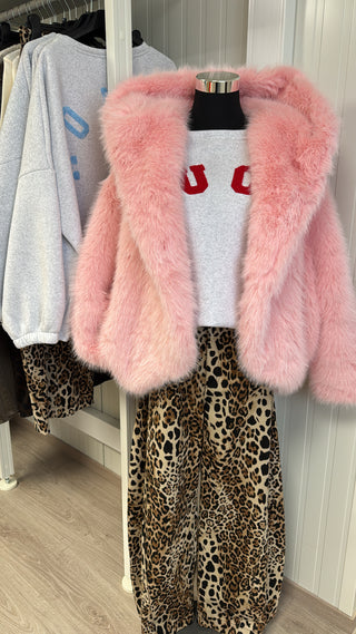 Fourrure rose à capuche