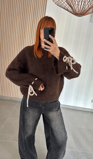 Pull marron manches noeuds