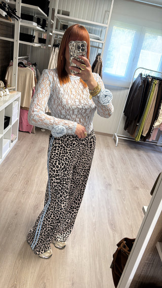 Blouse dentelle fleur bleue