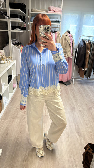Chemise à lignes et dentelle