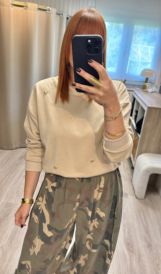 Sweat beige à détails cœurs dorés