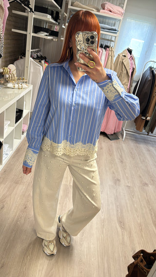 Chemise à lignes et dentelle