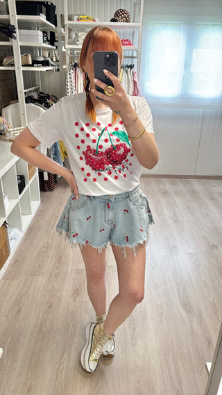 T-shirt cerises et clous dorés