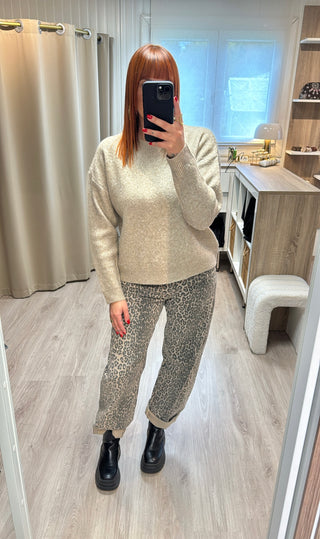 Pull et écharpe léopard beige