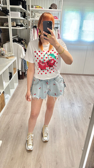 T-shirt cerises et clous dorés