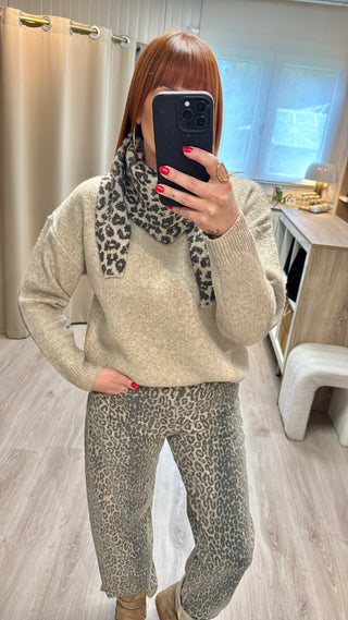 Pull et écharpe léopard beige