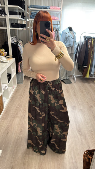Basic beige col bateau