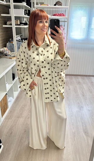 Chemise oversize beige à pois taupe
