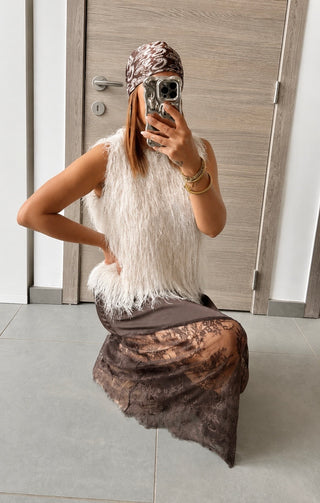 Jupe satinée marron et dentelle